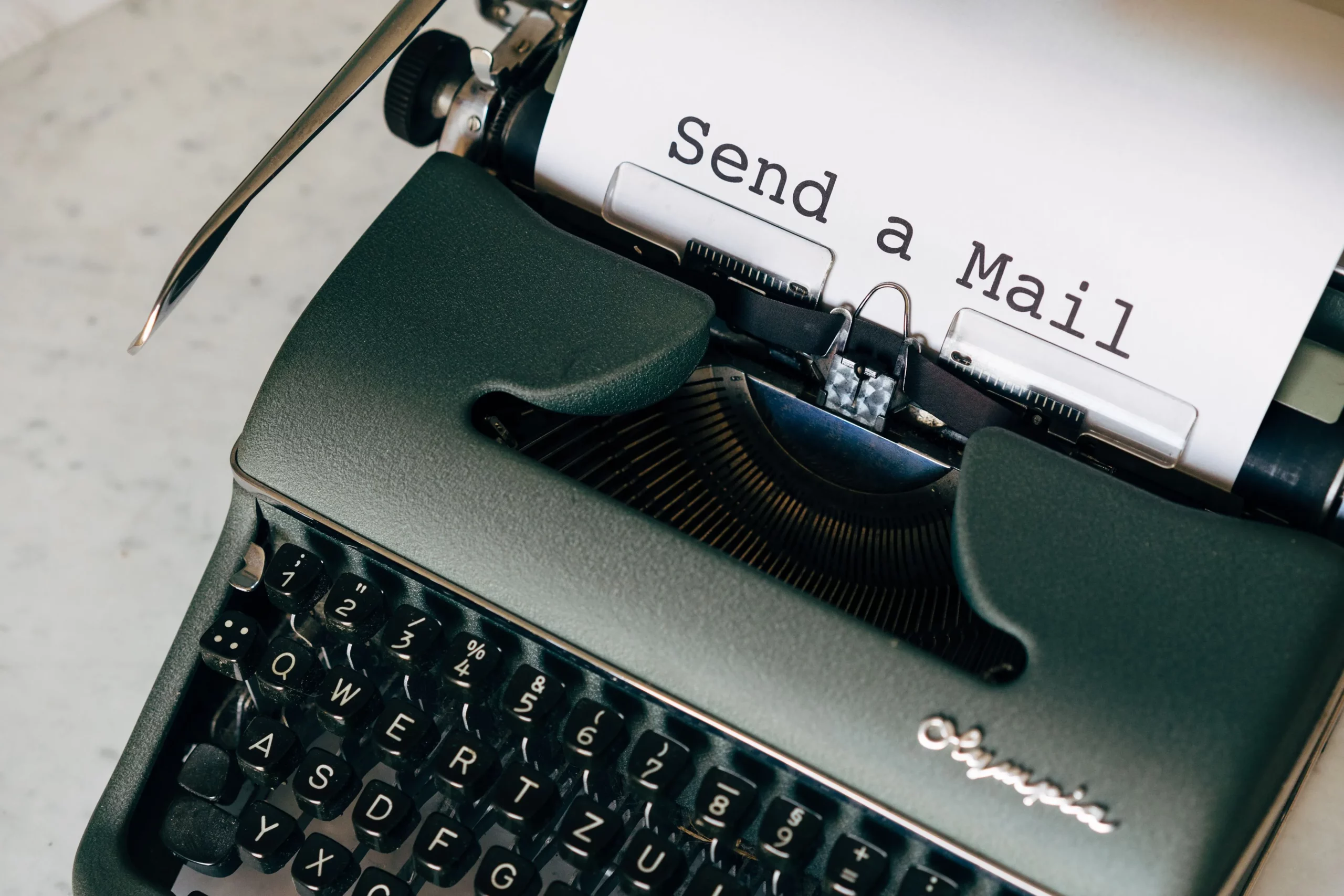 Comment commencer un mail en anglais professionnel sans bloquer sur la première ligne