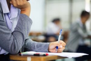 Comment réussir le TOEIC à 900 points : la méthode complète pour les adultes actifs