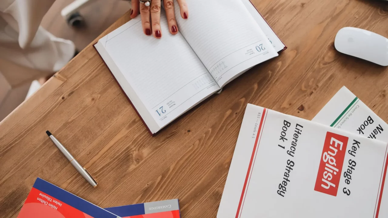 Miniature article de blog Ne plus jamais confondre make et do en anglais même quand la règle ne suffit pas